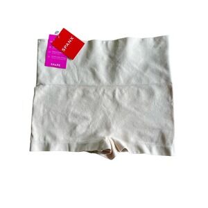 New with tags Spanx Everyday Shaping Panty Boyshort Size Small